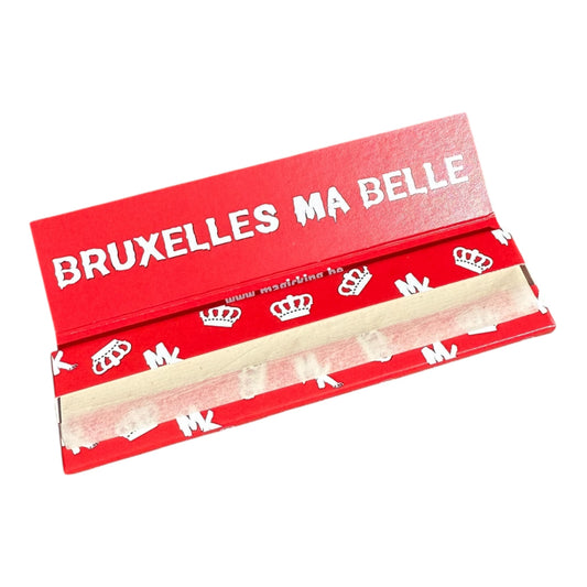 Paquet rouge Magic King ouvert, avec feuilles en chanvre sans filtres