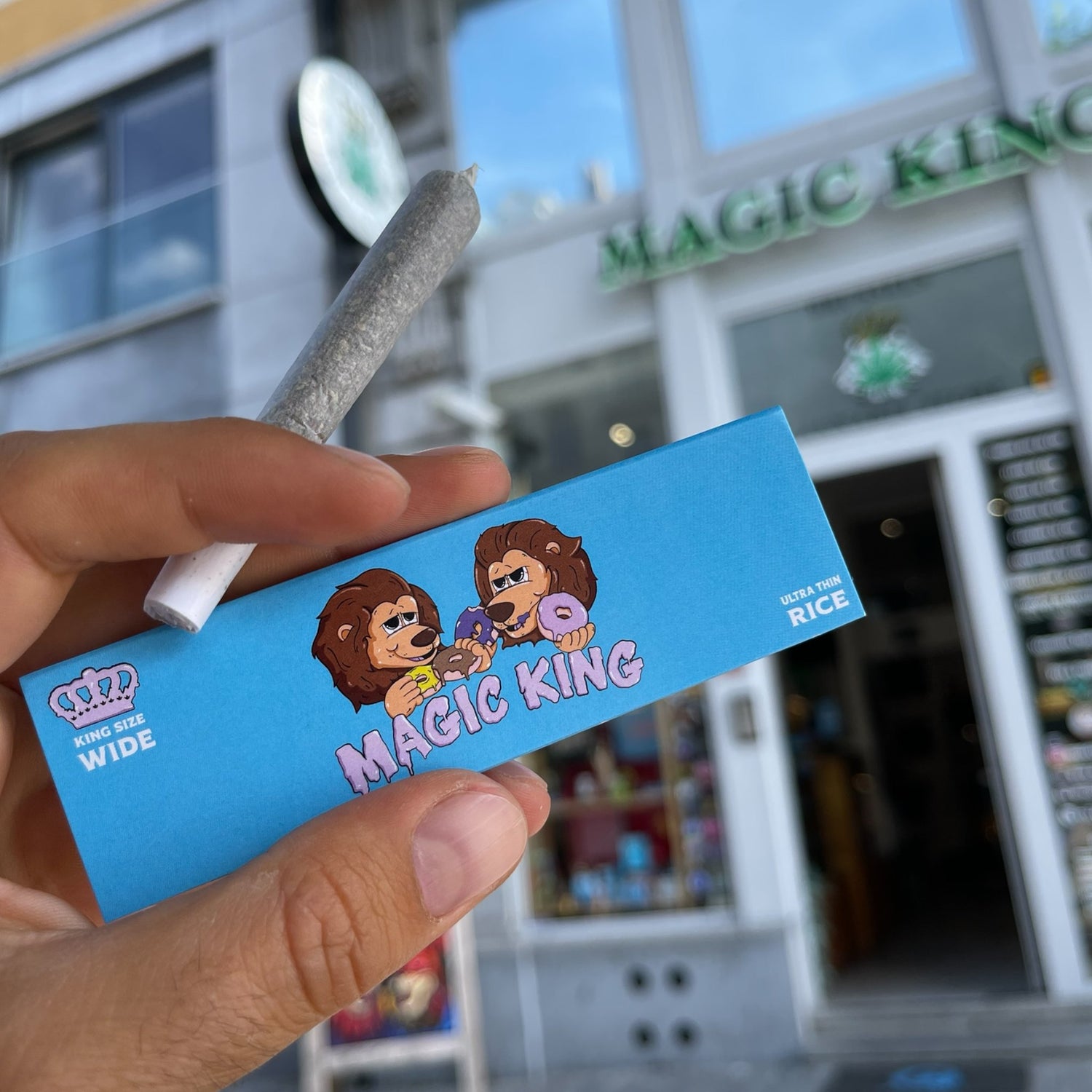 Feuilles à rouler Magic King, Vibes, RAW, Elements, Mascotte, Smoking, Jaja, OCB. Qualité premium et formats variés.