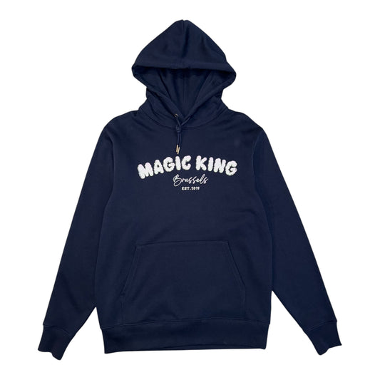Hoodie MK bleu nuit avec inscription Magic King Brussels Since 2019
