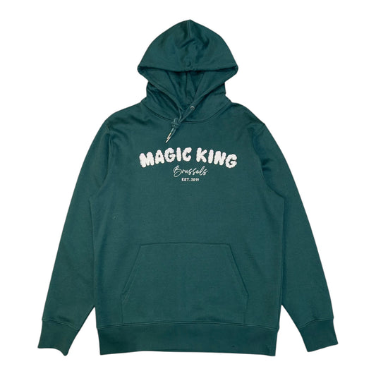 Hoodie MK vert – Magic King Brussels Since 2019, coton bio, broderie emblématique, coupe droite, style streetwear.