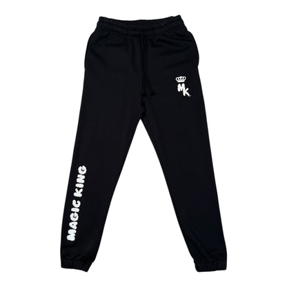 Jogger noir MK Classic – Magic King Brussels, coton bio, coupe fuselée, broderie discrète, style streetwear haut de gamme.