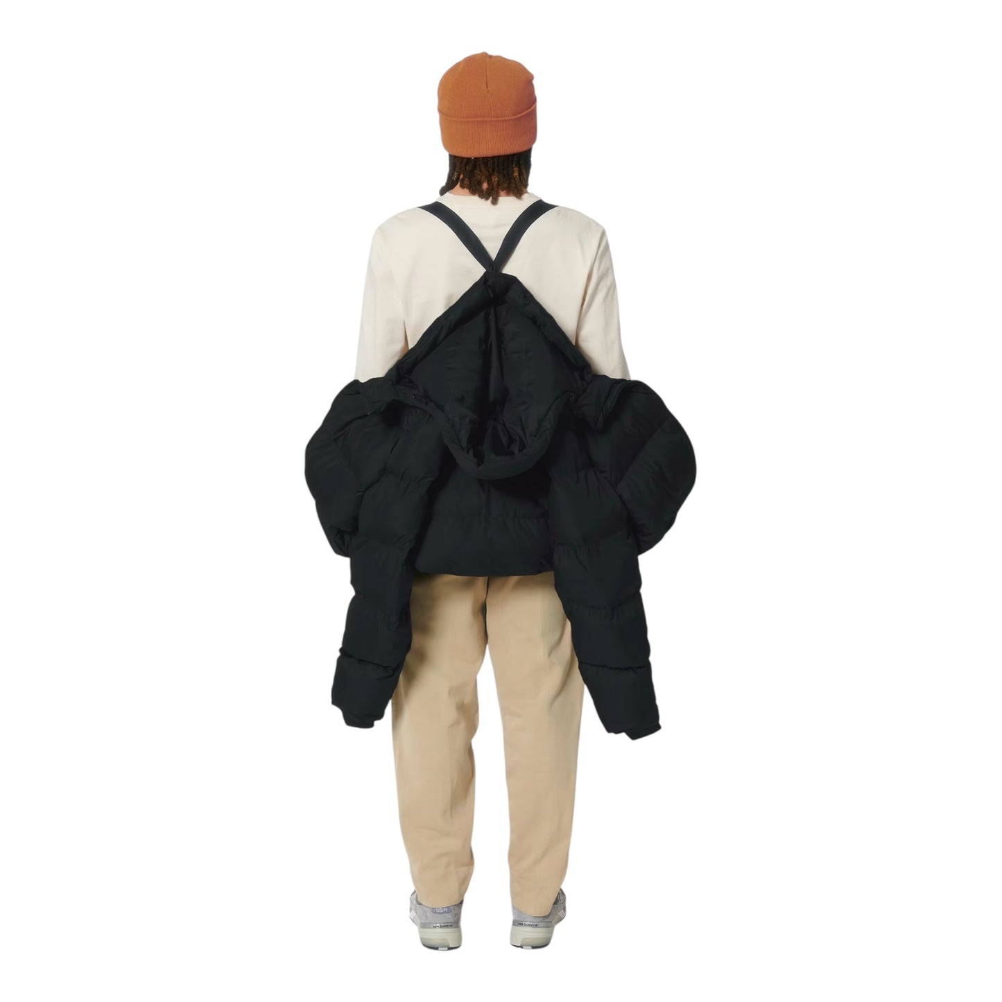 Homme portant la doudoune noire oversize Magic King MK Puffer